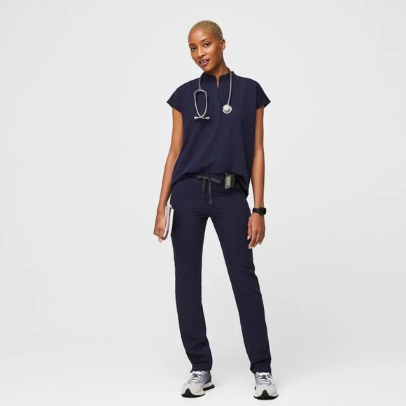 Figs Women's Navy Montex Scrub Top Large - Picture 11 of 14